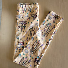 Load image into Gallery viewer, Autumn Dreamcatcher leggings and capris without pockets